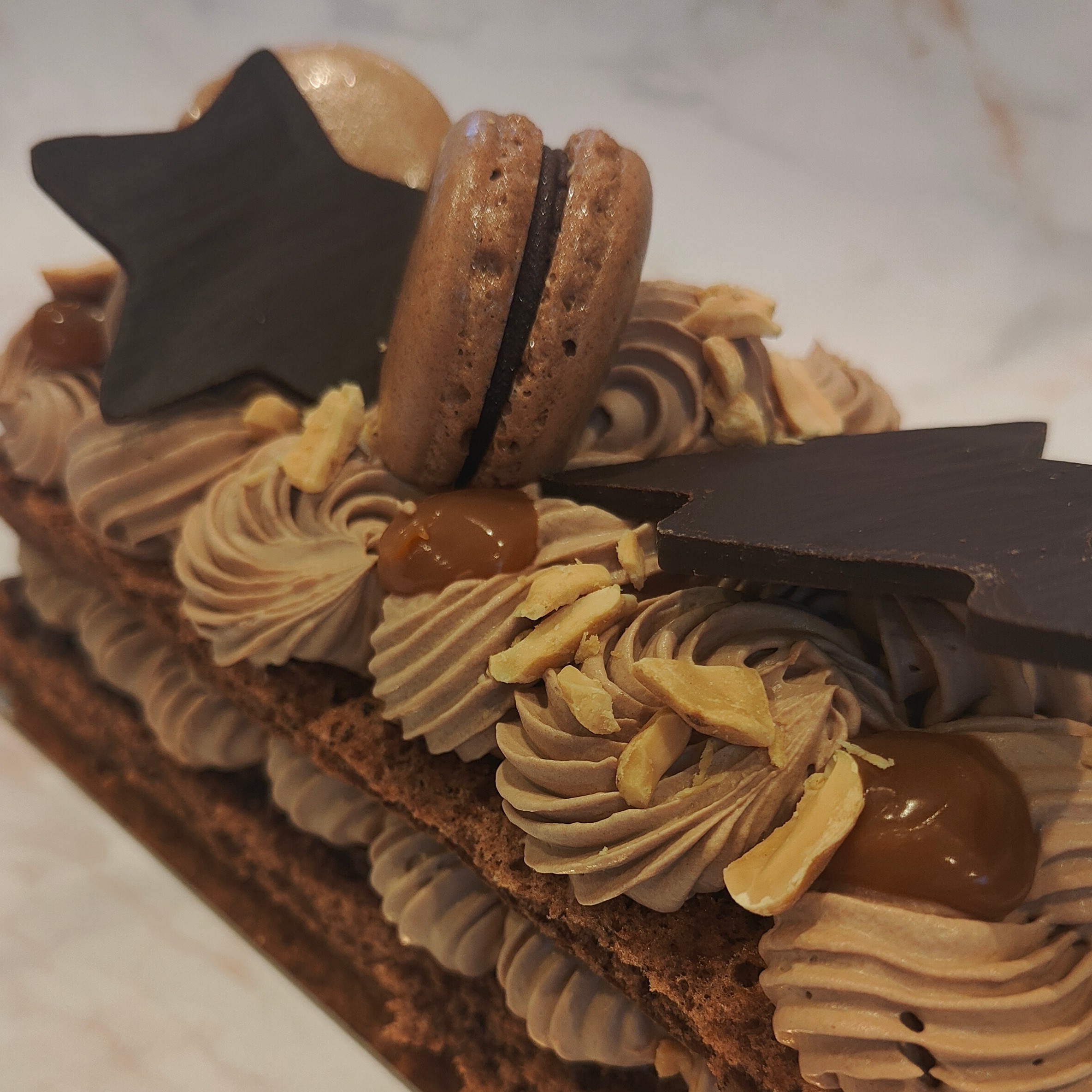 Bûche Chocolat, Caramel et Cacahuètes